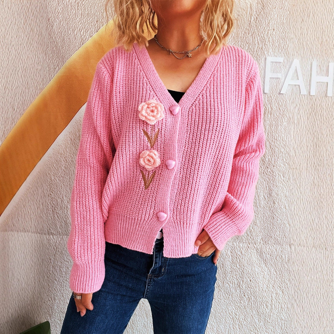 Damen Strickjacke mit verspieltem Blumenmotiv und romantischen Knopfdetails Drune