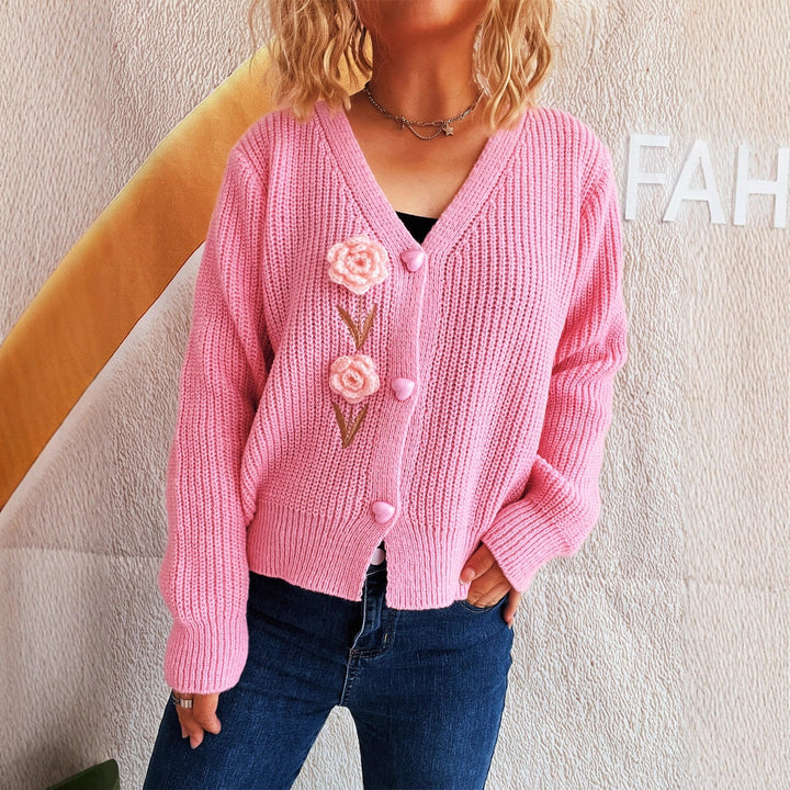 Damen Strickjacke mit verspieltem Blumenmotiv und romantischen Knopfdetails Drune