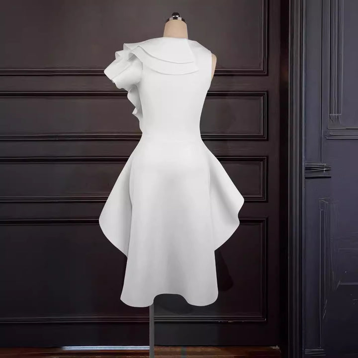 Damen elegantes Kleid mit asymmetrischen Rüschen Drune