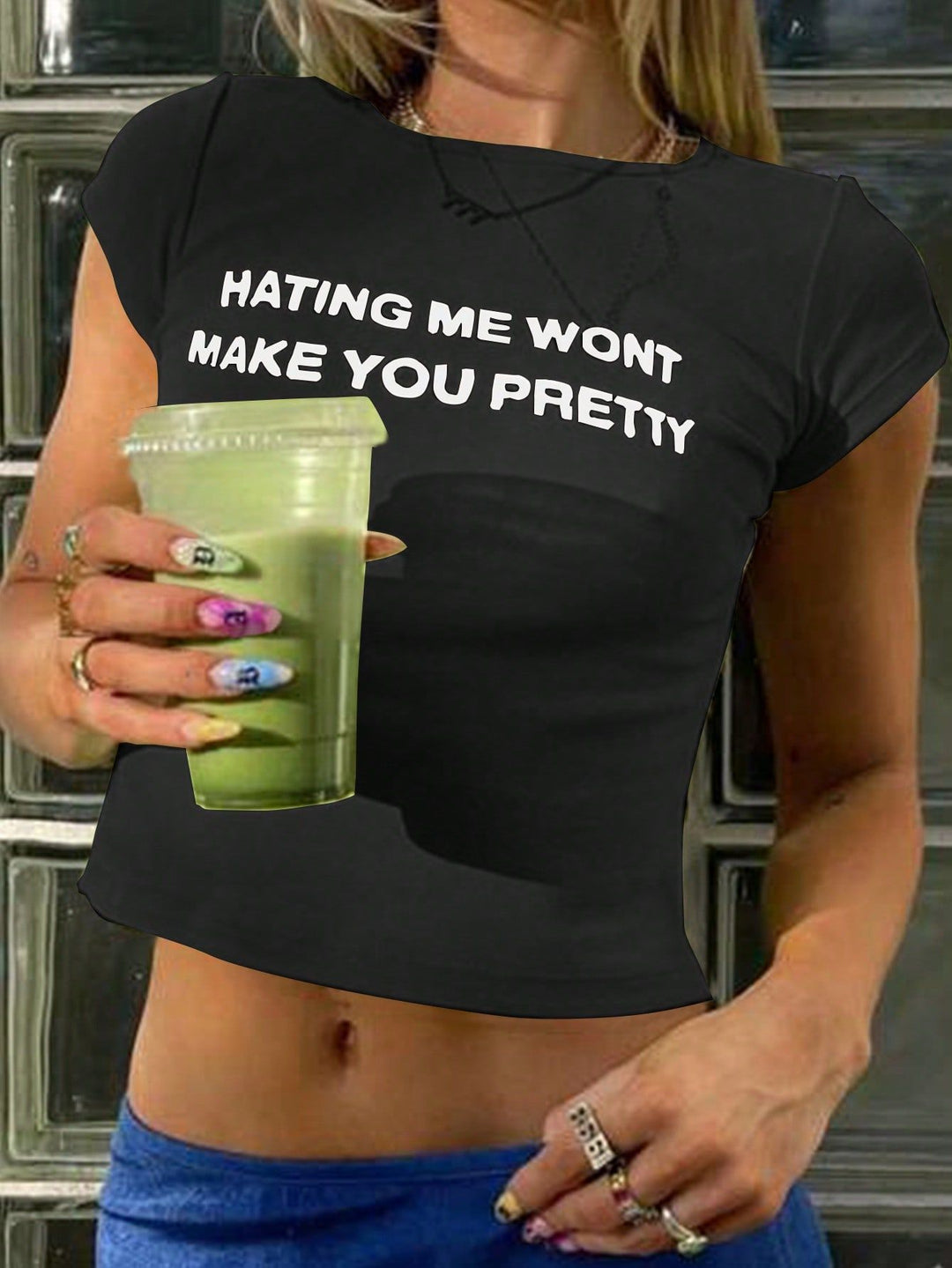 Damen Figurbetontes Crop-T-Shirt mit statement Schriftzug Drune