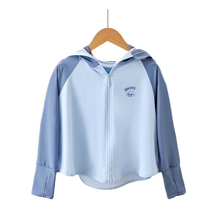 Damen leichte Sportjacke mit Kapuze und dezentem Motiv Drune