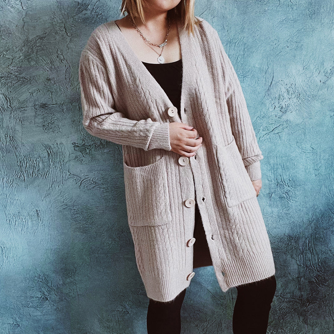 Damen Grobstrickjacke mit modernen Knopfdetails und lässigem Schnitt Drune
