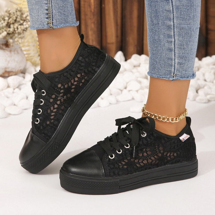 Damen Sneakers mit filigranem Spitzenmuster und rutschfester Sohle Drune