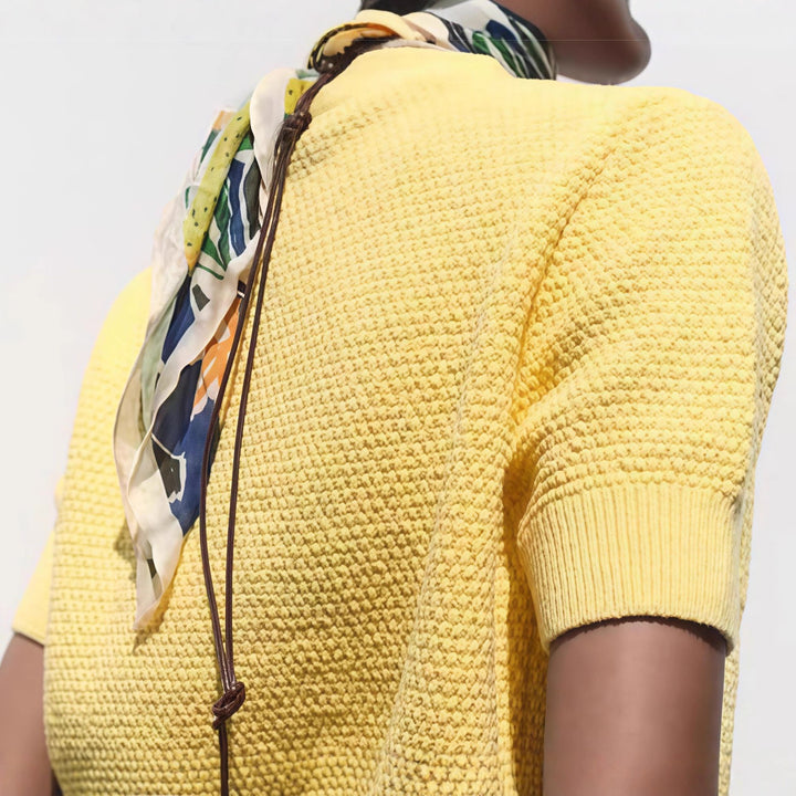 Damen Modische Strickjacke mit kurzen Ärmeln und glänzenden Knopfdetails Drune