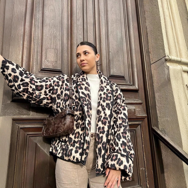 Damen Leoprint Bomberjacke mit stylischem Schnitt und praktischen Taschen Drune