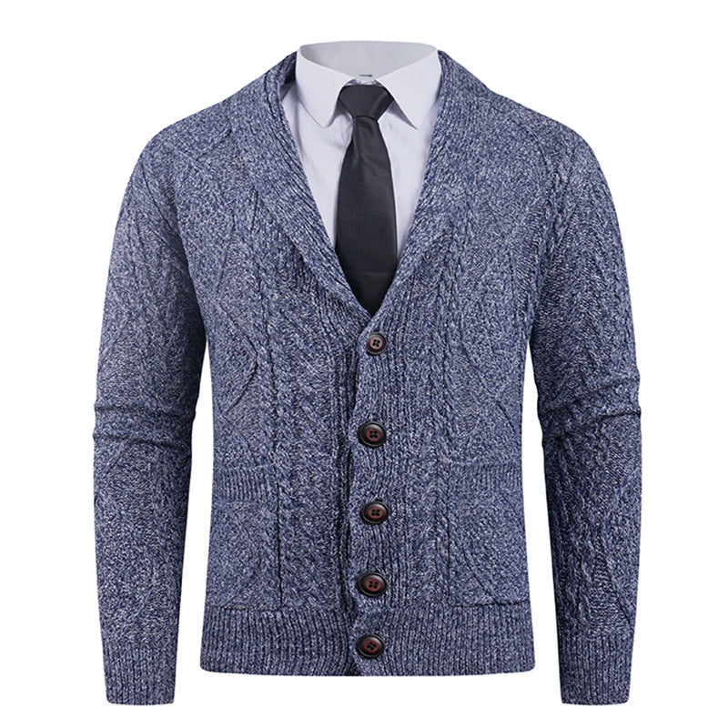 Herren nan Strickcardigan mit Schalkragen, Zopfmuster, aufgesetzten Taschen und Knopfleiste Drune