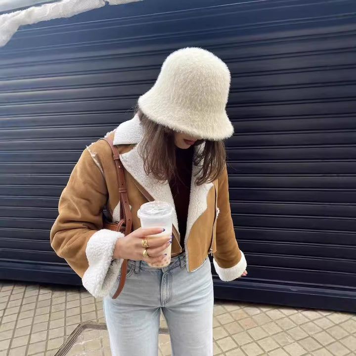 Damen modische Lammfelljacke mit trendy cropped Schnitt und ausgefallenen Taschen Drune