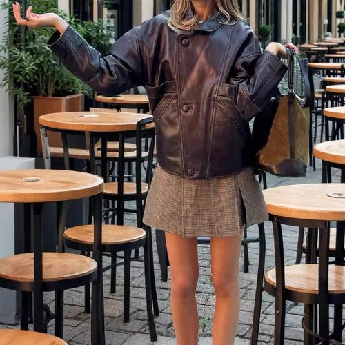 Damen modische Kunstlederjacke mit einzigartigem Schnitt und eleganten Taschen Drune