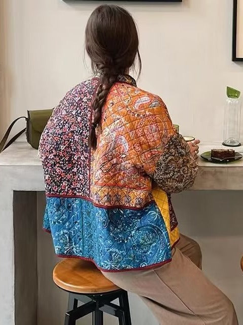 Damen gesteppte Patchworkjacke mit floralem Design und praktischen Taschen Drune