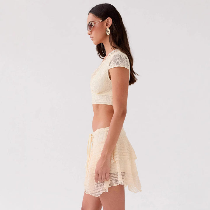 Damen Crop-Top mit raffiniertem Spitzenbesatz und verspieltem Minirock Drune