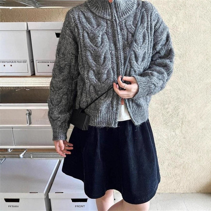 Damen Grobstrickjacke mit hohem Kragen und durchgehendem Reißverschluss Drune