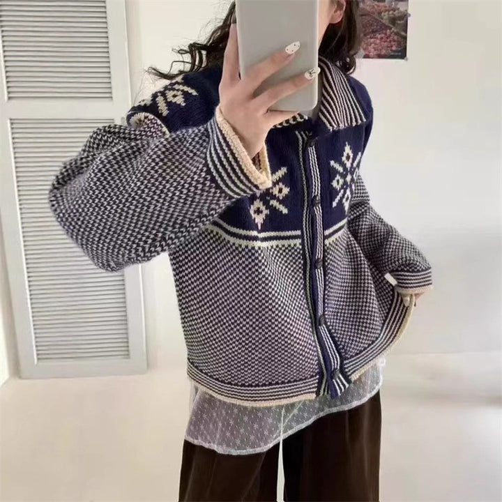 Damen Strickjacke mit festlichem Motiv und praktischen Taschen Drune