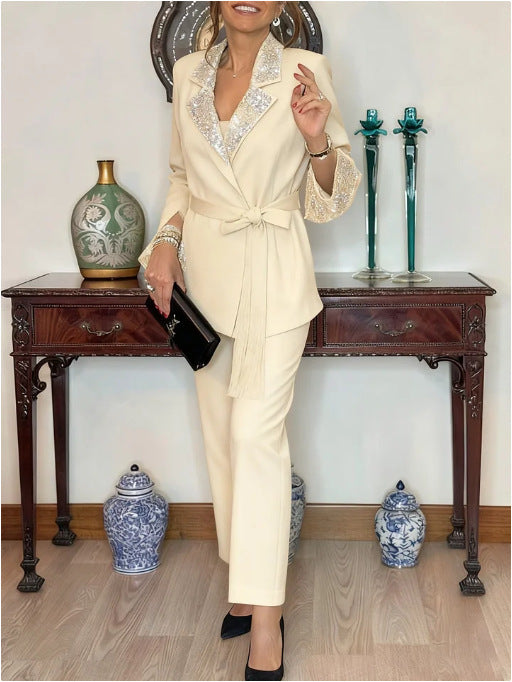 Damen Eleganter Gürtelanzug mit schimmerndem Revers Drune