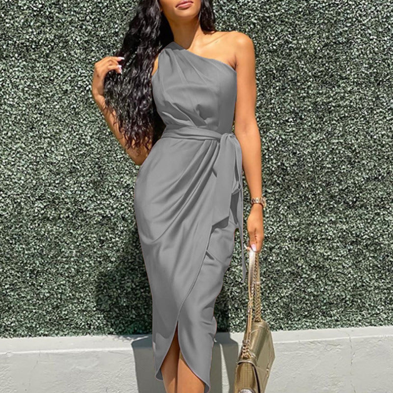 Damen asymmetrisches Satinkleid mit Taillengurt Drune