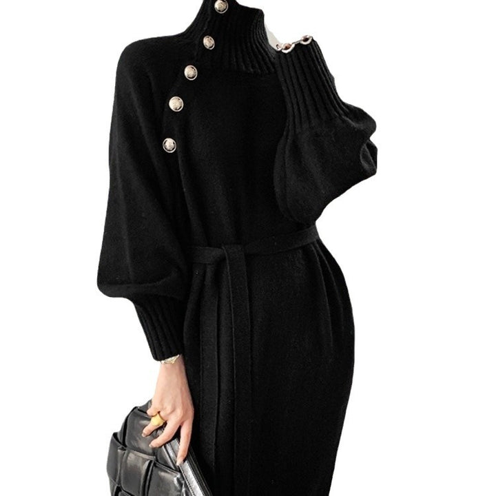Damen Strickkleid mit hohem Kragen und dekorativen Knöpfen Drune