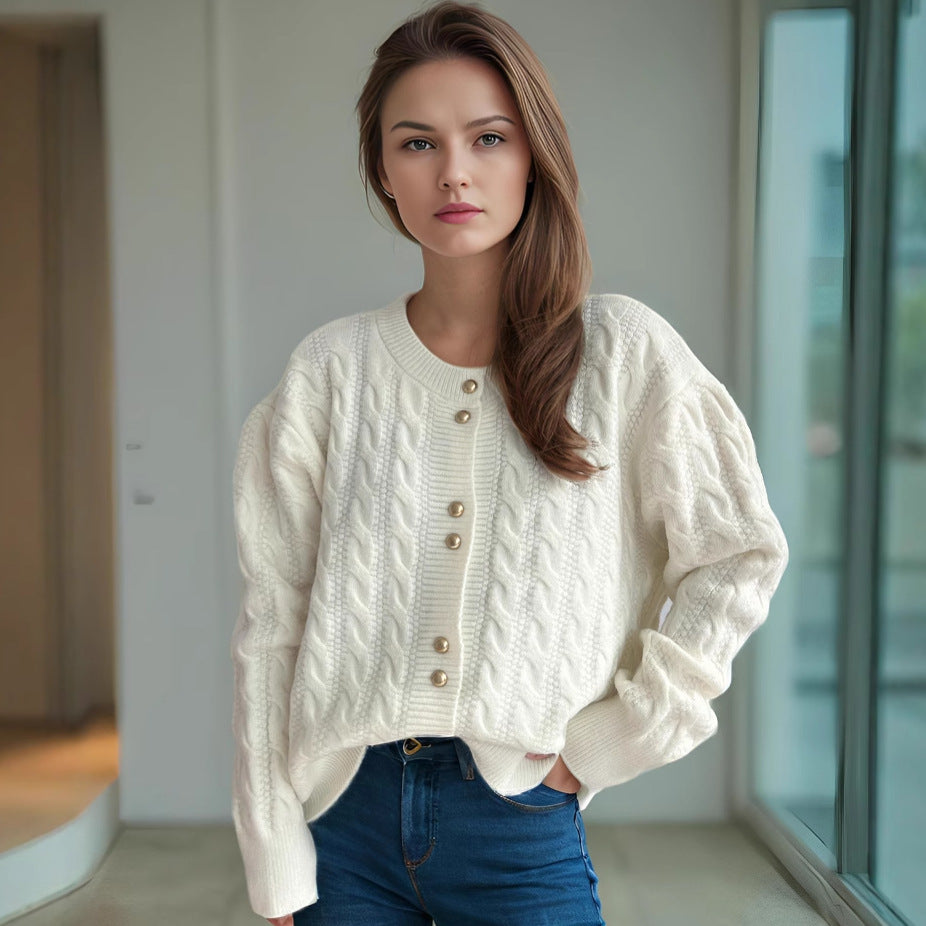 Damen Strickjacke mit eleganter Zopfmusterstruktur und dekorativen Knöpfen Drune