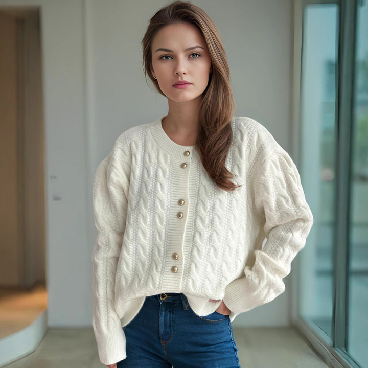 Damen Strickjacke mit eleganter Zopfmusterstruktur und dekorativen Knöpfen Drune