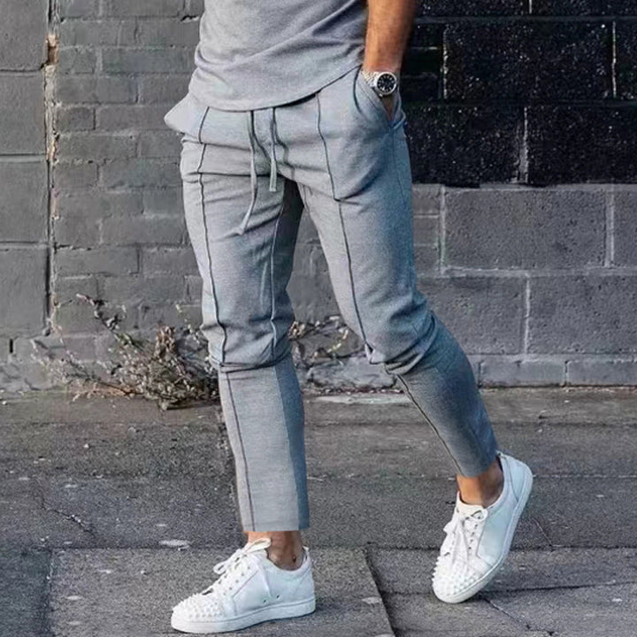 Herren nan eng anliegendes Langarmshirt aus Baumwollstretch mit Rundhalsausschnitt und körperbetonter Passform Drune