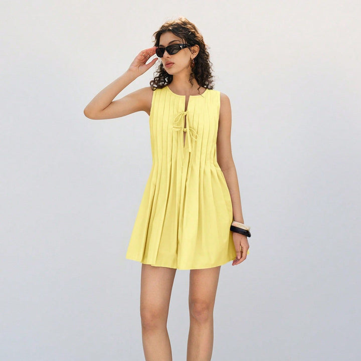 Damen Freizeitkleid mit modernem Faltenwurf und dekorativen Kordelzügen Drune