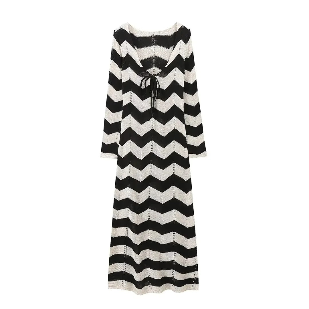 Damen Strickkleid mit modernem Zickzackmuster und tiefem V-Ausschnitt Drune