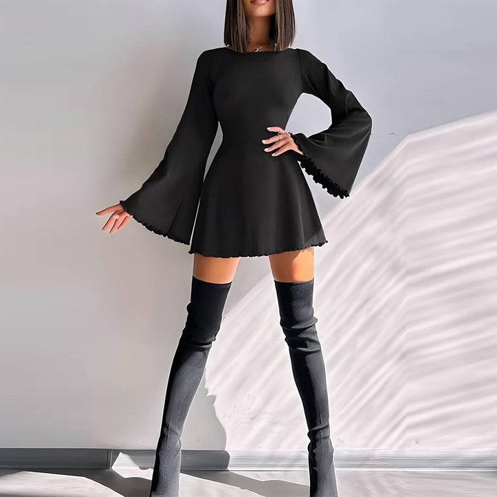 Damen Minikleid mit Trompetenärmeln und skulpturalem Saum Drune