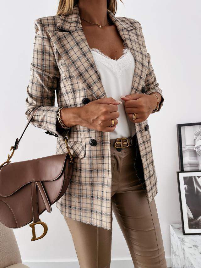 Damen stylische Blazerjacke mit doppelter Knopfleiste und eleganten Silberdetails Drune