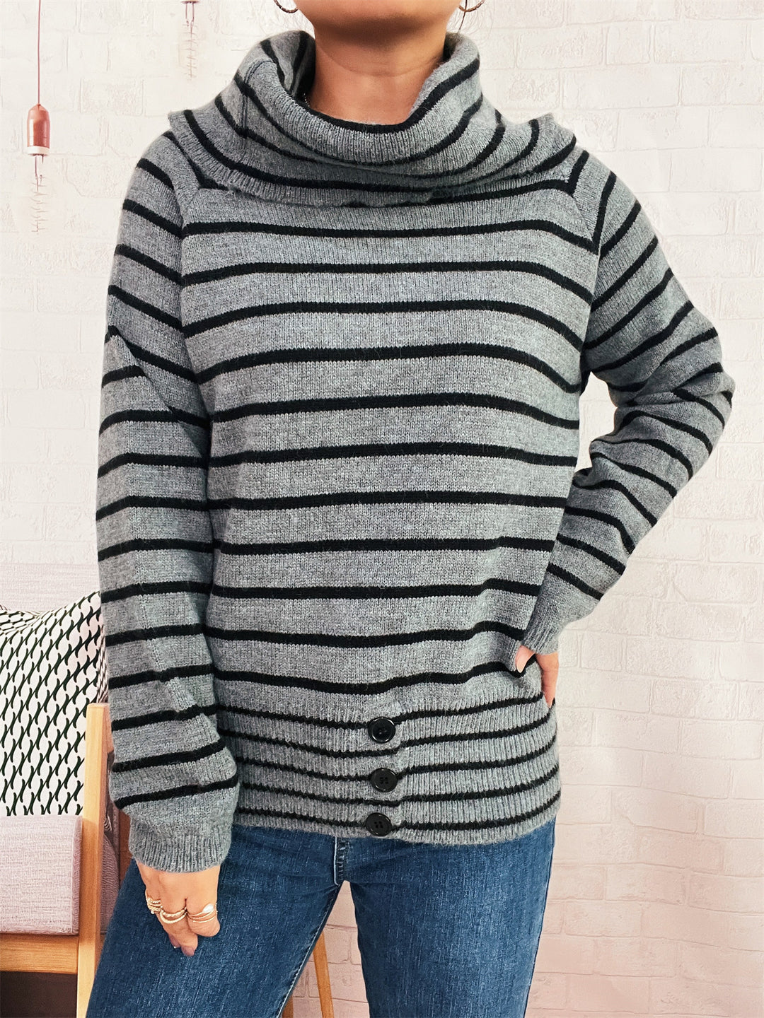 Damen Pullover mit weichem Kragen und dekorativen Knöpfen Drune