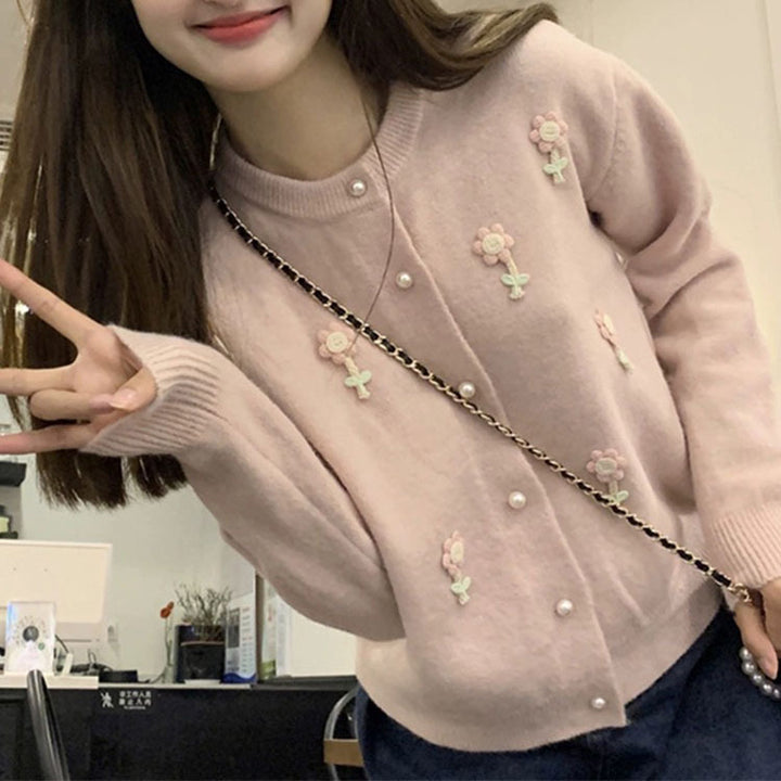 Damen Strickjacke mit kunstvollen Blumenapplikationen und eleganten Perlenknöpfen Drune