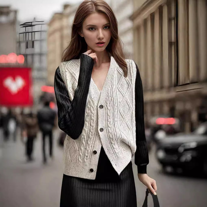 Damen Strickjacke mit modernem Zopfmuster und eleganten Buttons Drune