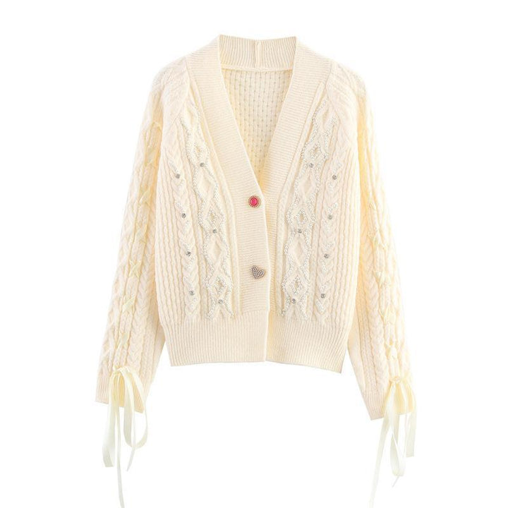 Damen Strickjacke mit detaillierter Zopfmusterung und eleganten Rüschendetails Drune