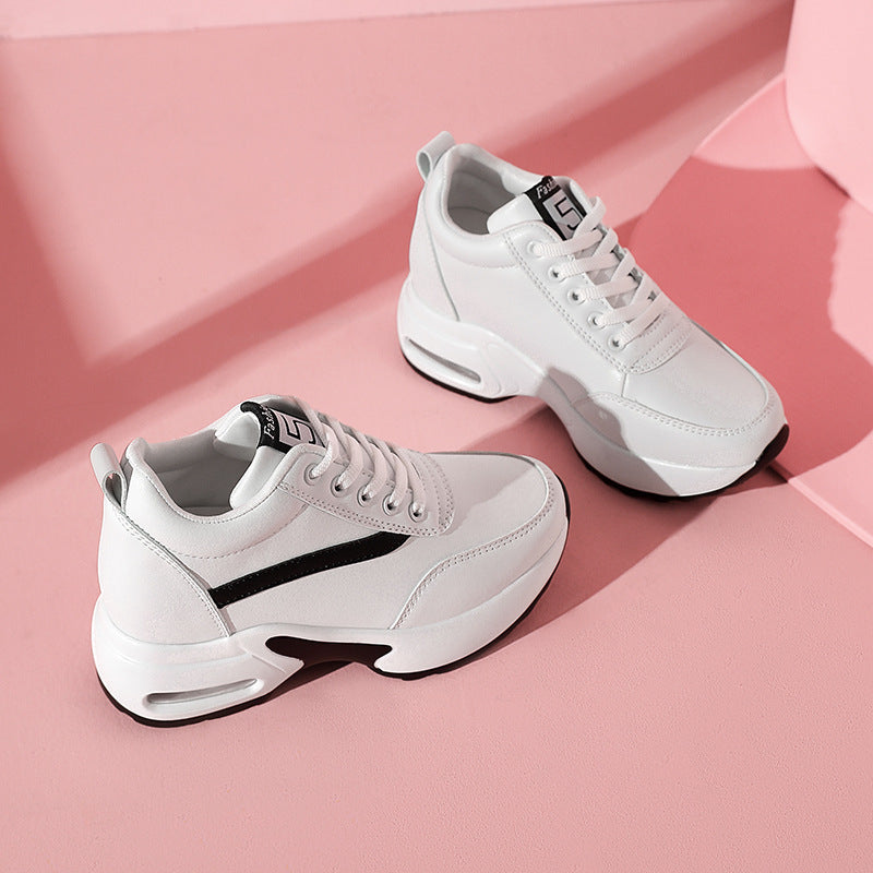 Damen nan urbaner Plateausneaker mit luftgeformter Zwischensohle und geschwungener Seitenapplikation Drune