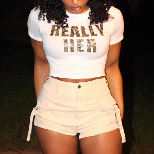 Damen cropped T-Shirt mit auffälligem Schriftzug Drune