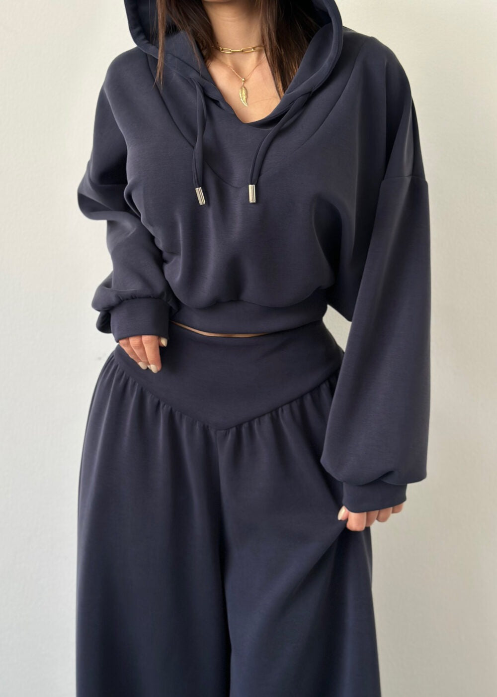 Damen nan luxuriöses Freizeitset Kapuzenpullover mit V-Ausschnittdetail und Culotte mit hoher Taille Drune