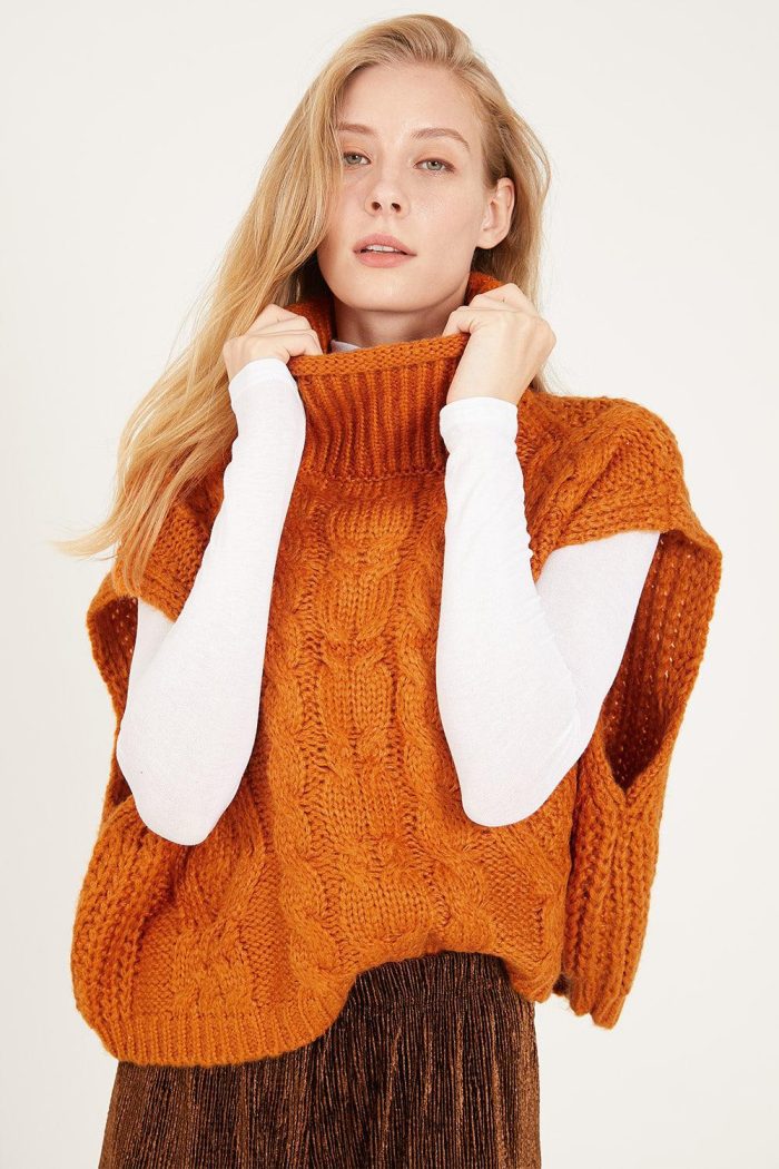 Damen modischer Strickpullover mit hohem Kragen und Zopfmuster Drune