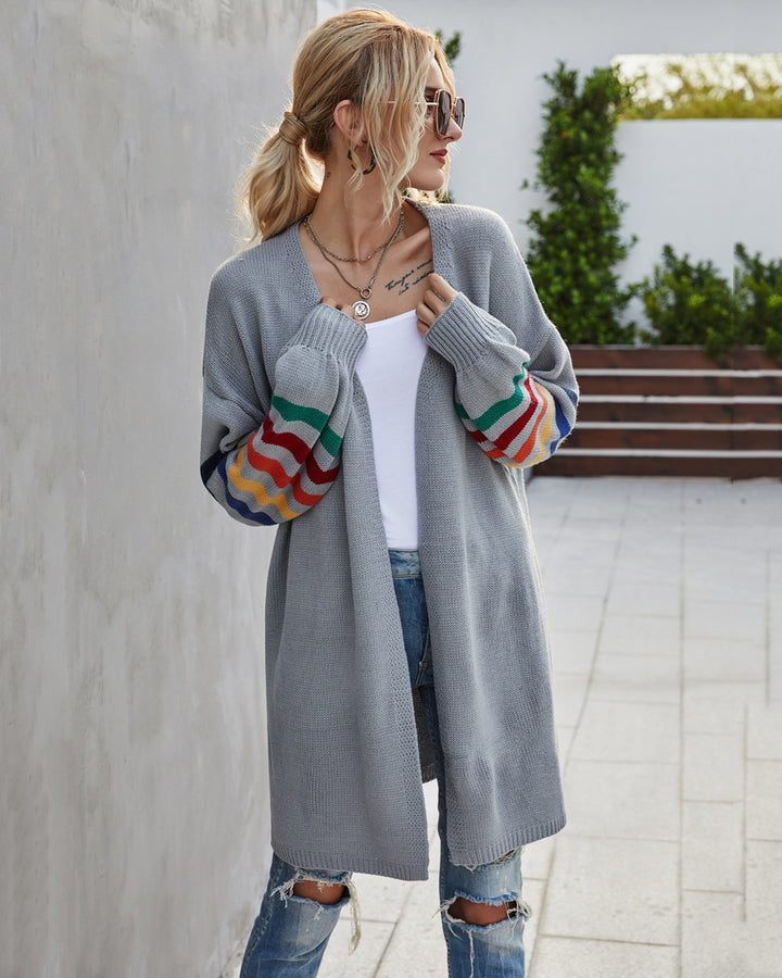 Damen gemütliche Strickjacke mit farbigen Ärmeln Drune