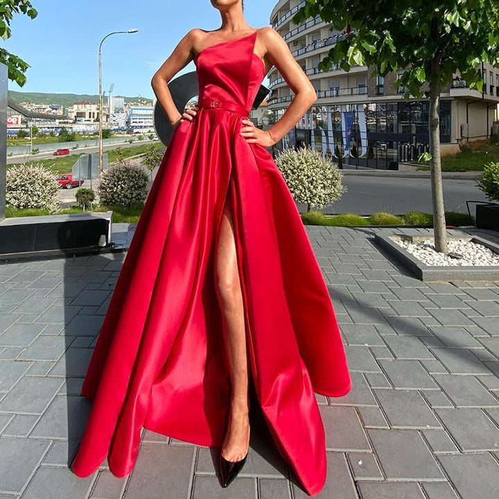 Damen Elegantes Abendkleid mit asymmetrischem Schnitt und hohem Schlitz Drune