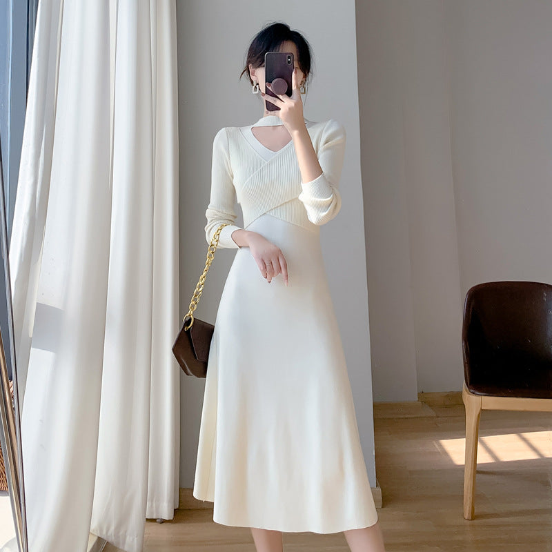 Damen Strickkleid mit offener Schulterpartie und elegantem V-Ausschnitt Drune