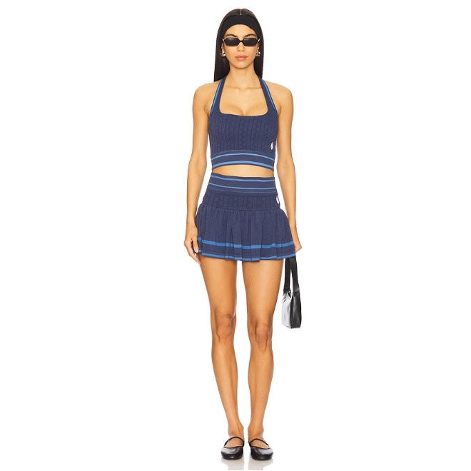 Damen nan gestricktes Sportset mit Neckholder-Croptop und ausgestelltem Faltenminirock Drune