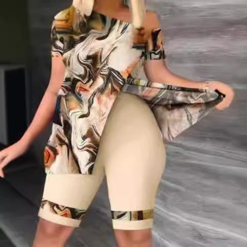 Damen Sportliches Oberteil mit schickem asymmetrischen Schnitt und Figur betonten Shorts Drune