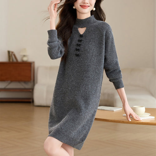 Damen Strickkleid mit modernem Ausschnitt und dekorativen Knopfdetails Drune