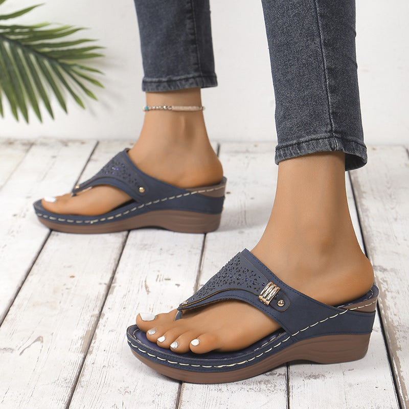 Damen Zehentrenner mit modischem Cut-Out-Design und bequemer Wedge-Sohle Drune