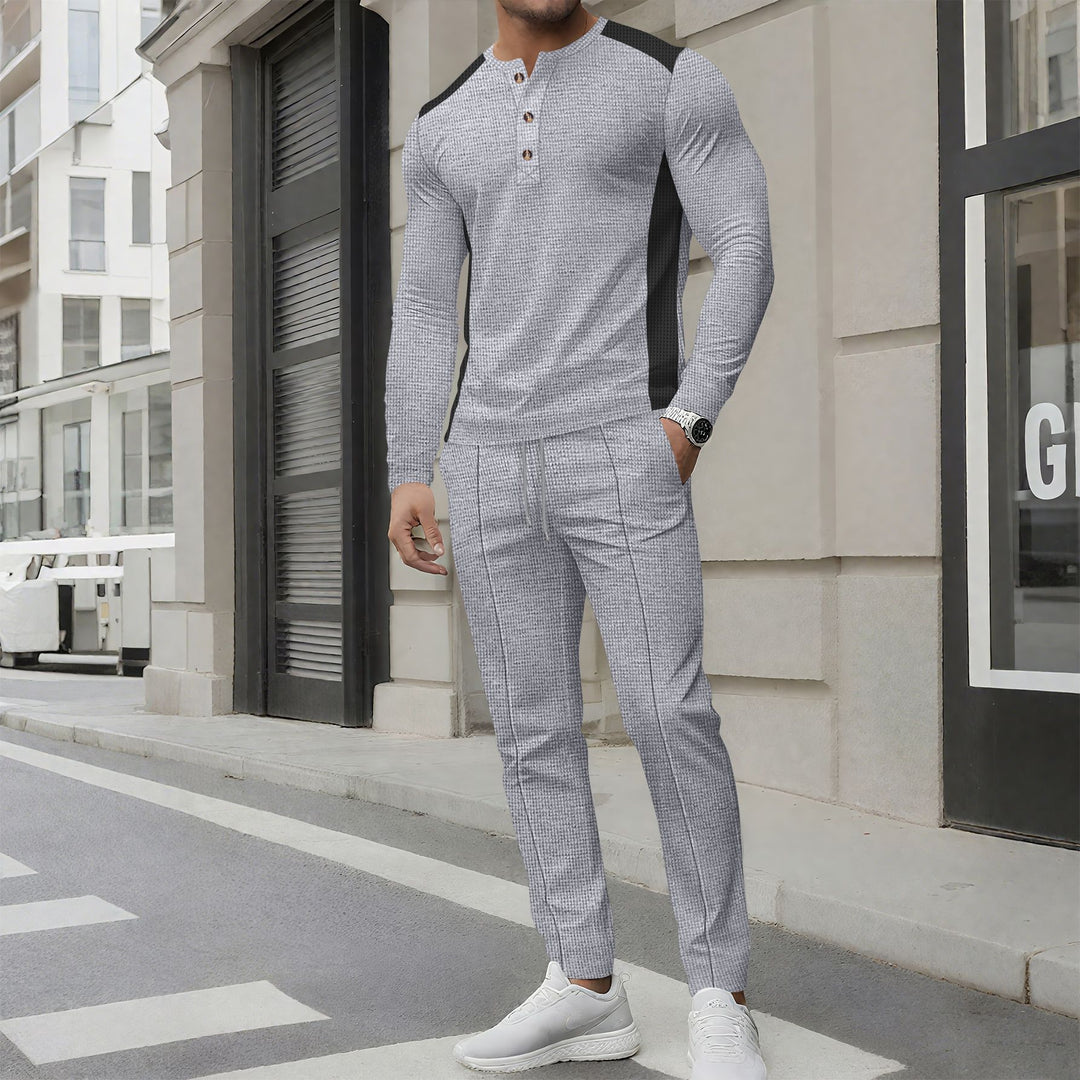 Herren modisches Freizeit-Set mit strukturiertem Langarmshirt und passenden Jogginghosen Drune