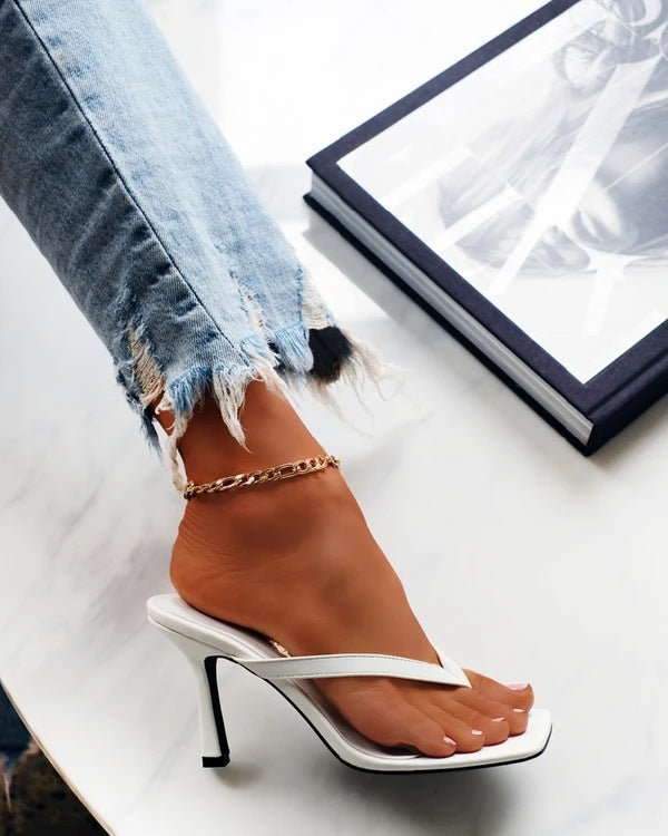 Damen High-Heel Zehentrenner mit elegantem Kettenakzent und komfortabler Sohle Drune