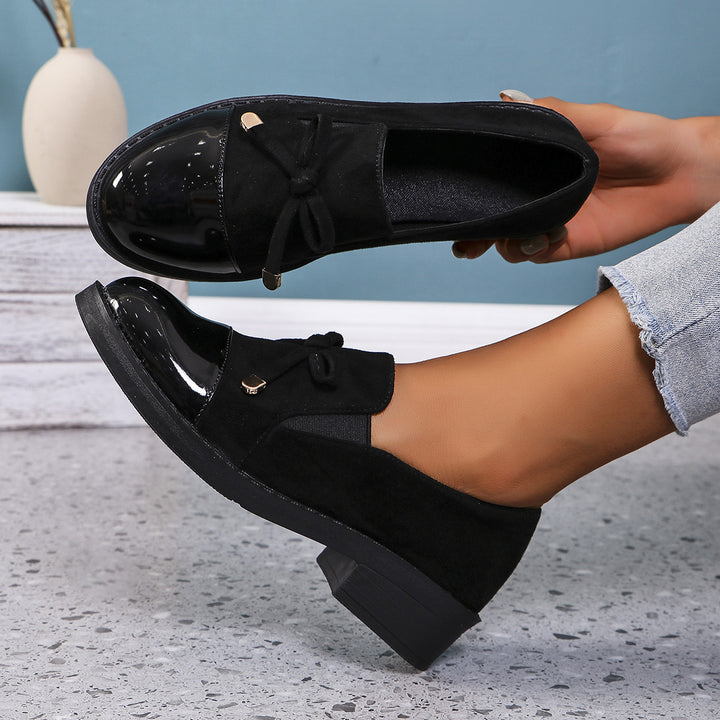 Damen  elegante Slipper-Loafer mit Lackkappe, Veloursimitat-Obermaterial, elastischem Einstieg und dekorativer Schleifenapplikation Drune