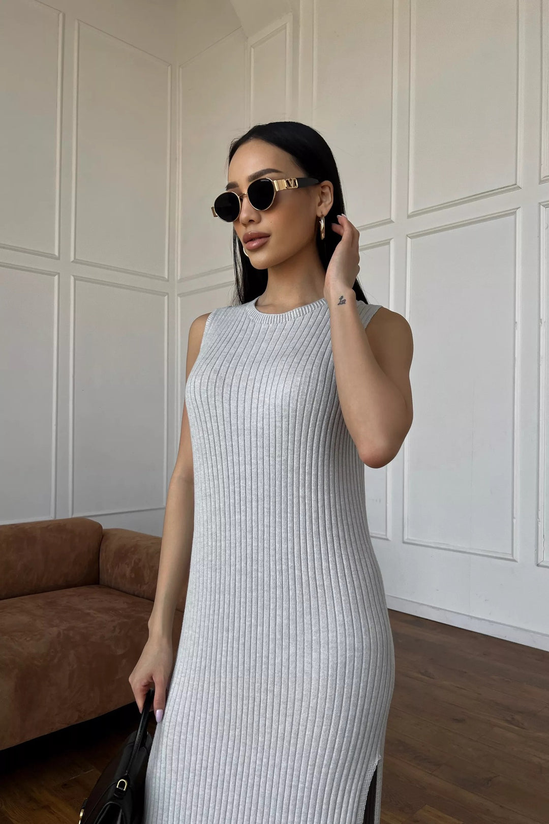 Damen elegantes, figurbetontes Strickkleid mit hohem Kragen und Rippstruktur Drune