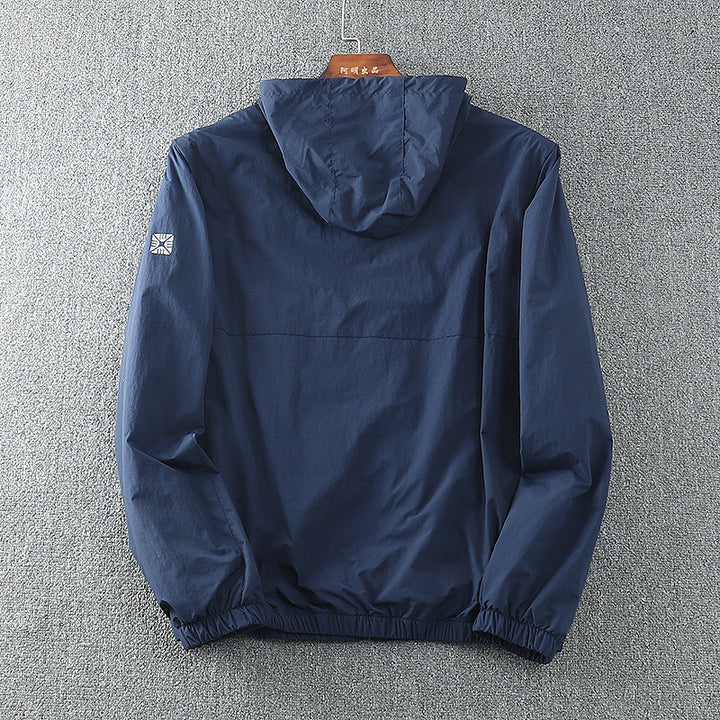 Herren leichte Windjacke mit verstellbarem Kapuzenkragen und atmungsaktiven Einsätzen Drune