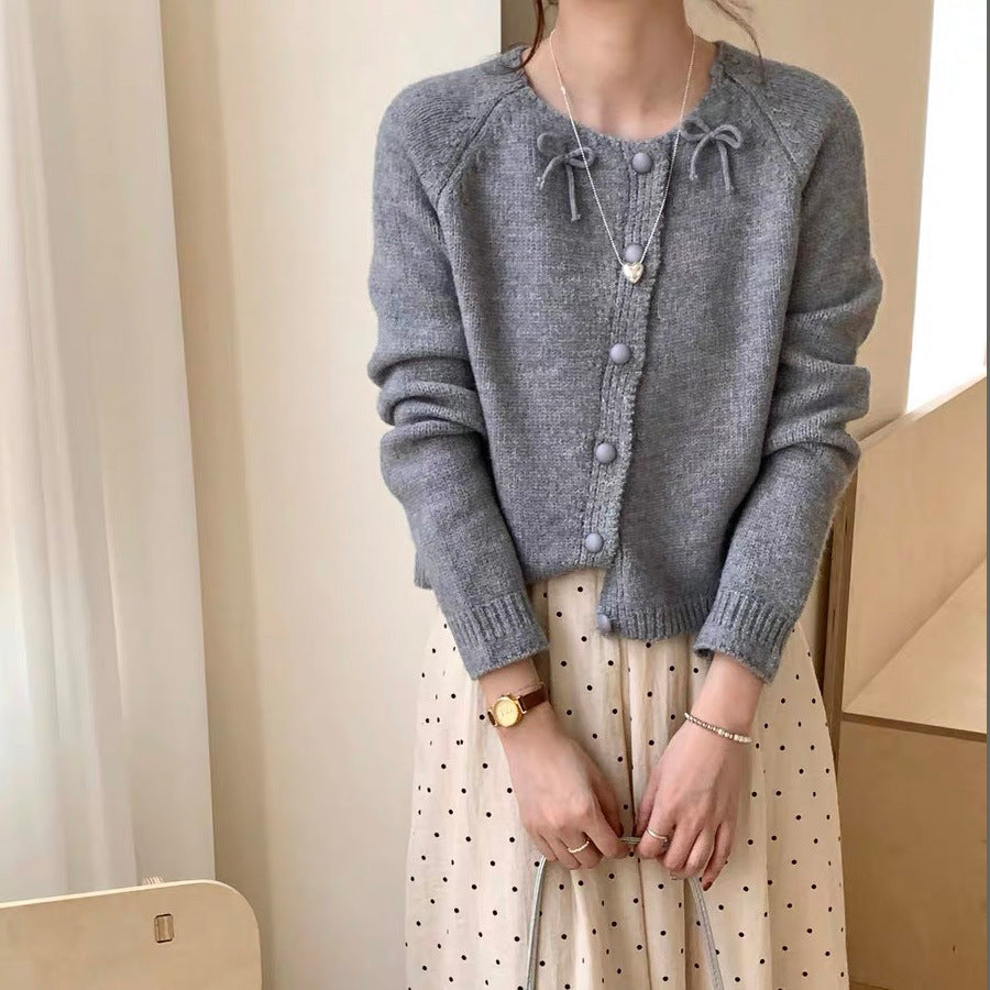 Damen Kuschelige Strickjacke mit dekorativen Schleifen und großen Knöpfen Drune
