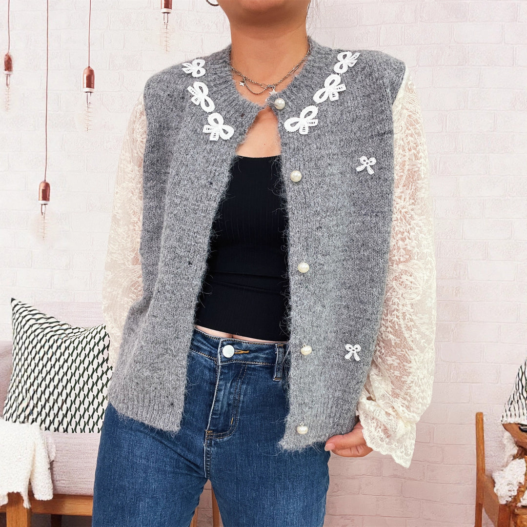 Damen Strickjacke mit romantischen Spitzendetails und eleganten Knopfverschlüssen Drune