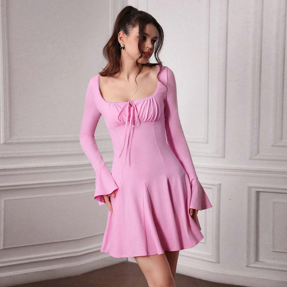 Damen Kleid mit tiefem Ausschnitt und eleganten Volantärmeln Drune
