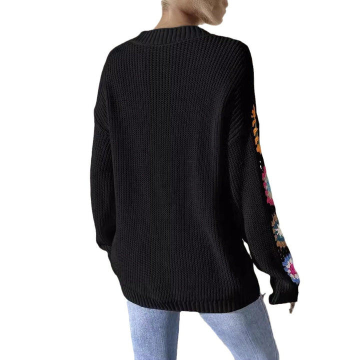 Damen modischer Strickpullover mit einzigartiger Schnittführung und kreativen Häkelmotiven Drune